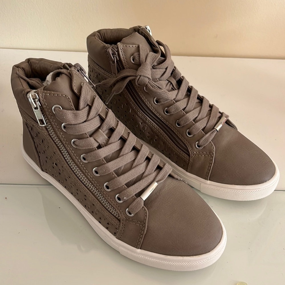 Steve Madden Eiris Grey Sneakers